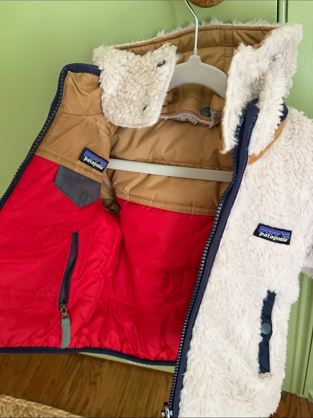 Patagonia baby boy reversible Tribbles hooded jacket, 6-12M - Picture 2 of 3